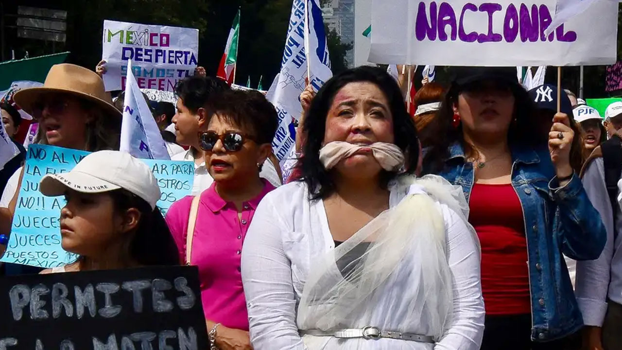 Mass Protests in Mexico Against Judicial Reform